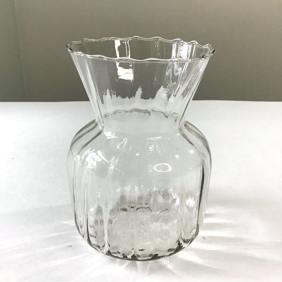 Vintage Clear Glass Vase Rippled Scalloped Ruffle Top Ribbed Inside 5.75” High - Picture 1 of 4